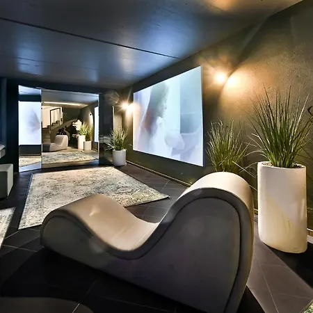 Jacuzzi Cinema Loft *