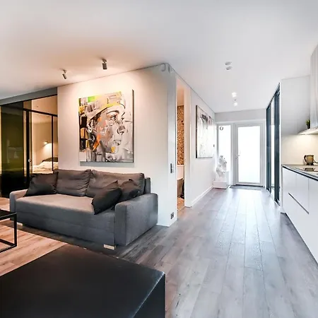 Jacuzzi Cinema Loft